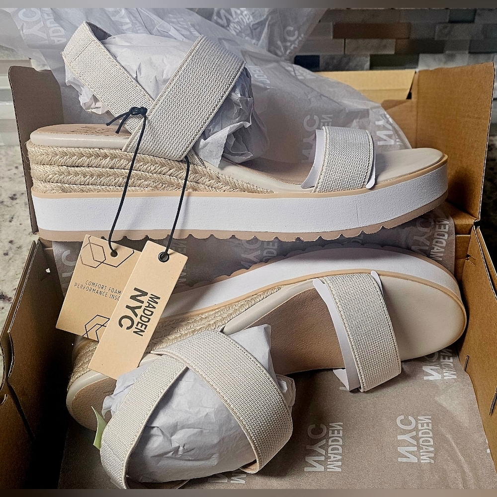 Madden NYC Womens talla Sandals Size 10 Natural color NEW in Box